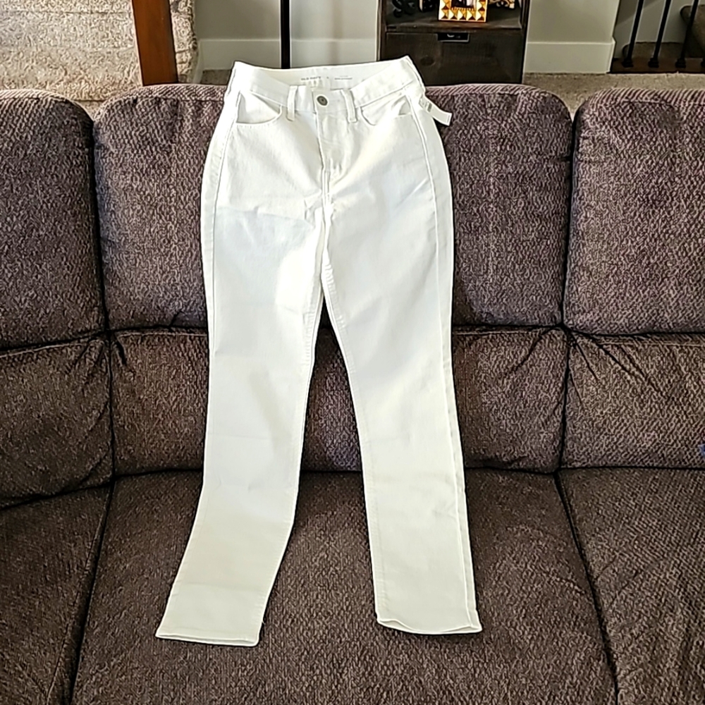 Old Navy white high-rise straight-leg jeans, size zero.